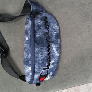 Champion Prime Sling Waist Pack Ajustable  Strap Color Navy